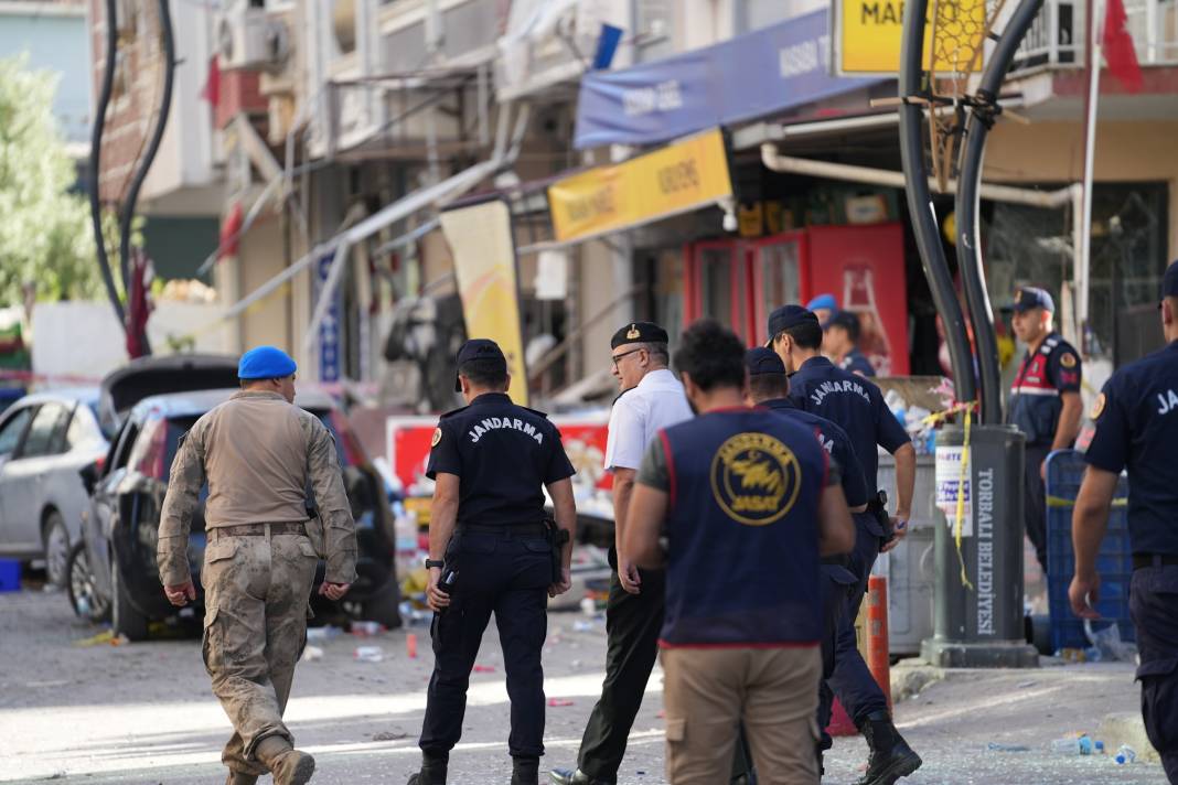 İzmir’deki faciada hasar tespit çalışmaları başladı 32